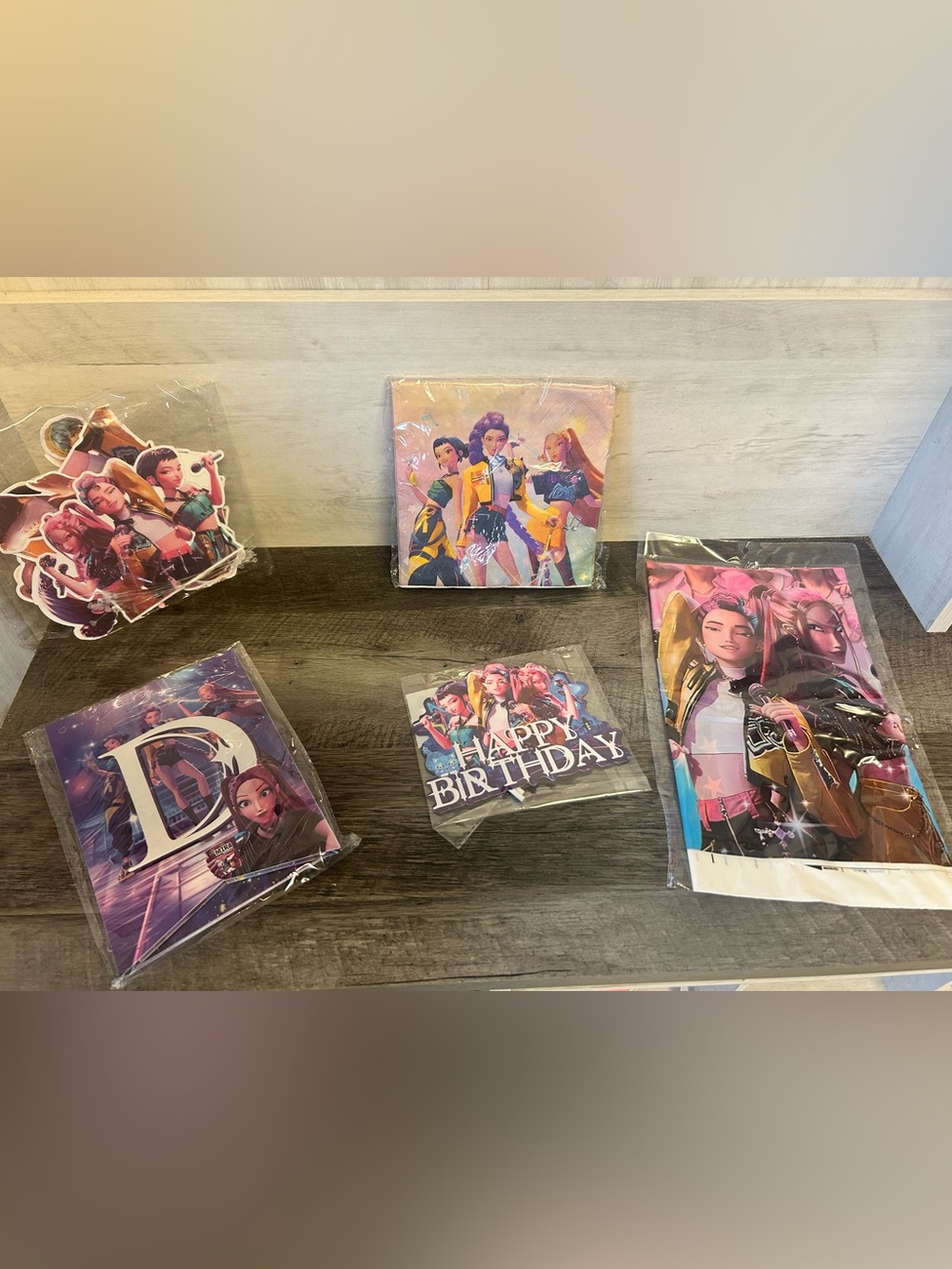 Kpop demon hunters Birthday Decorations & microphones
